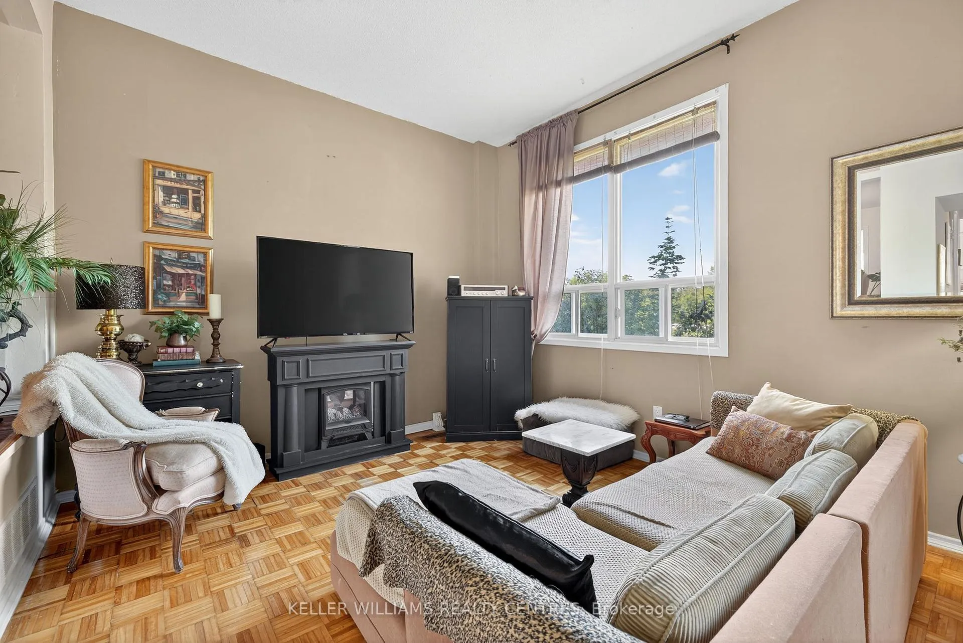 Photo 9 of 80 Poplar Crescent, Aurora, Aurora Highlands — HOMEH