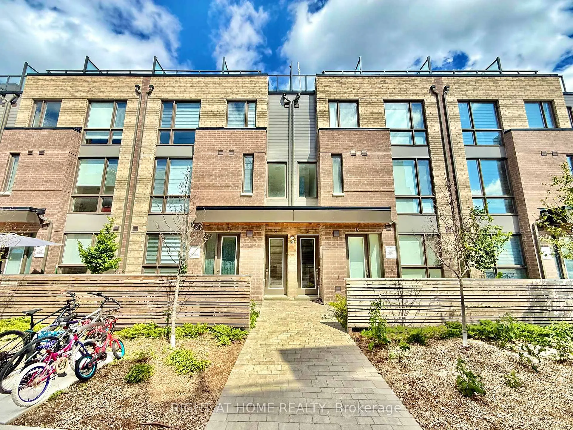 Photo 2 of Unit 14, 88 Turtle Island Road, Toronto, Englemount-Lawrence — HOMEH