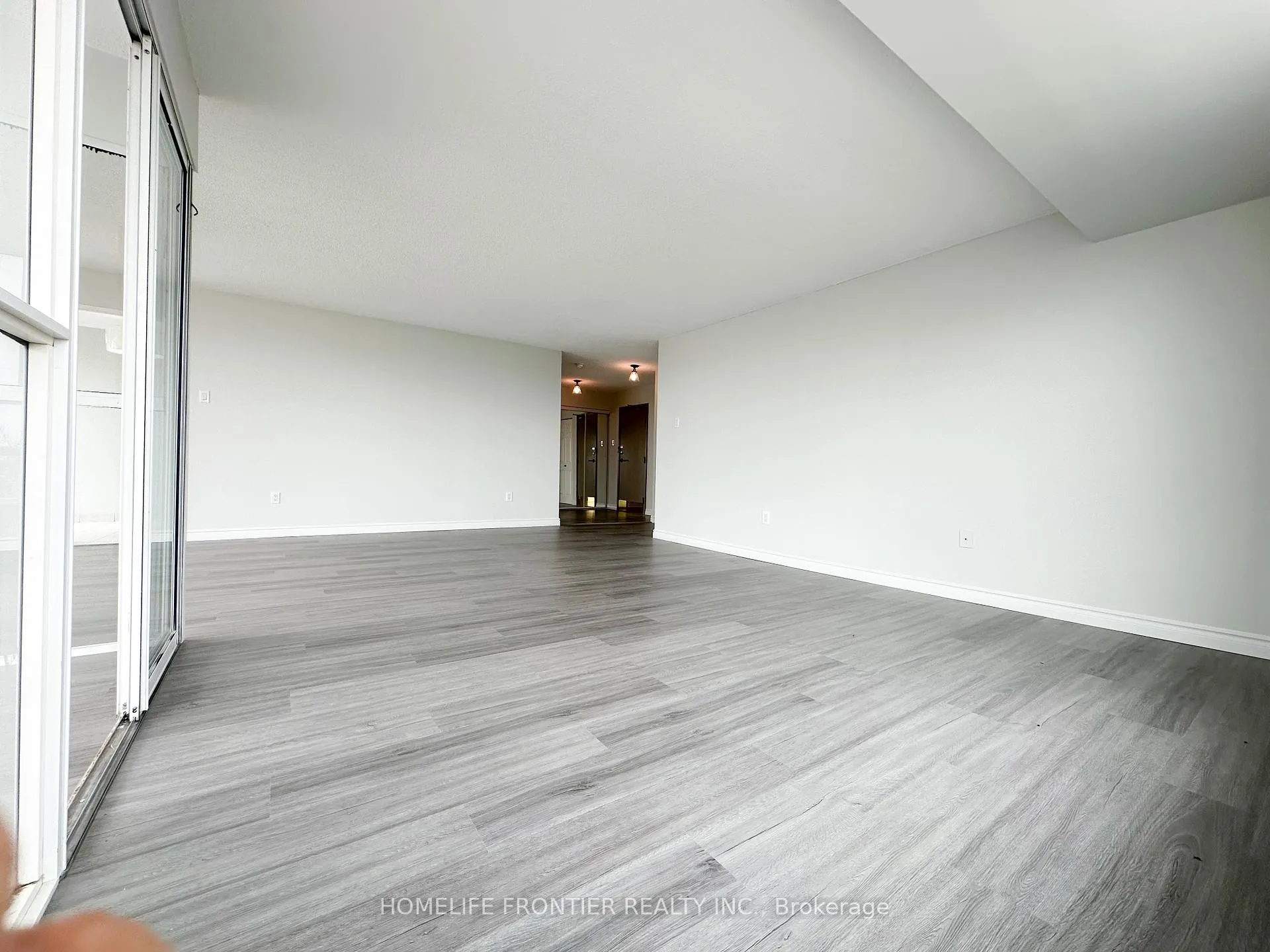 Photo 3 of Unit 504, 7825 Bayview Avenue, Markham, Aileen-Willowbrook — HOMEH