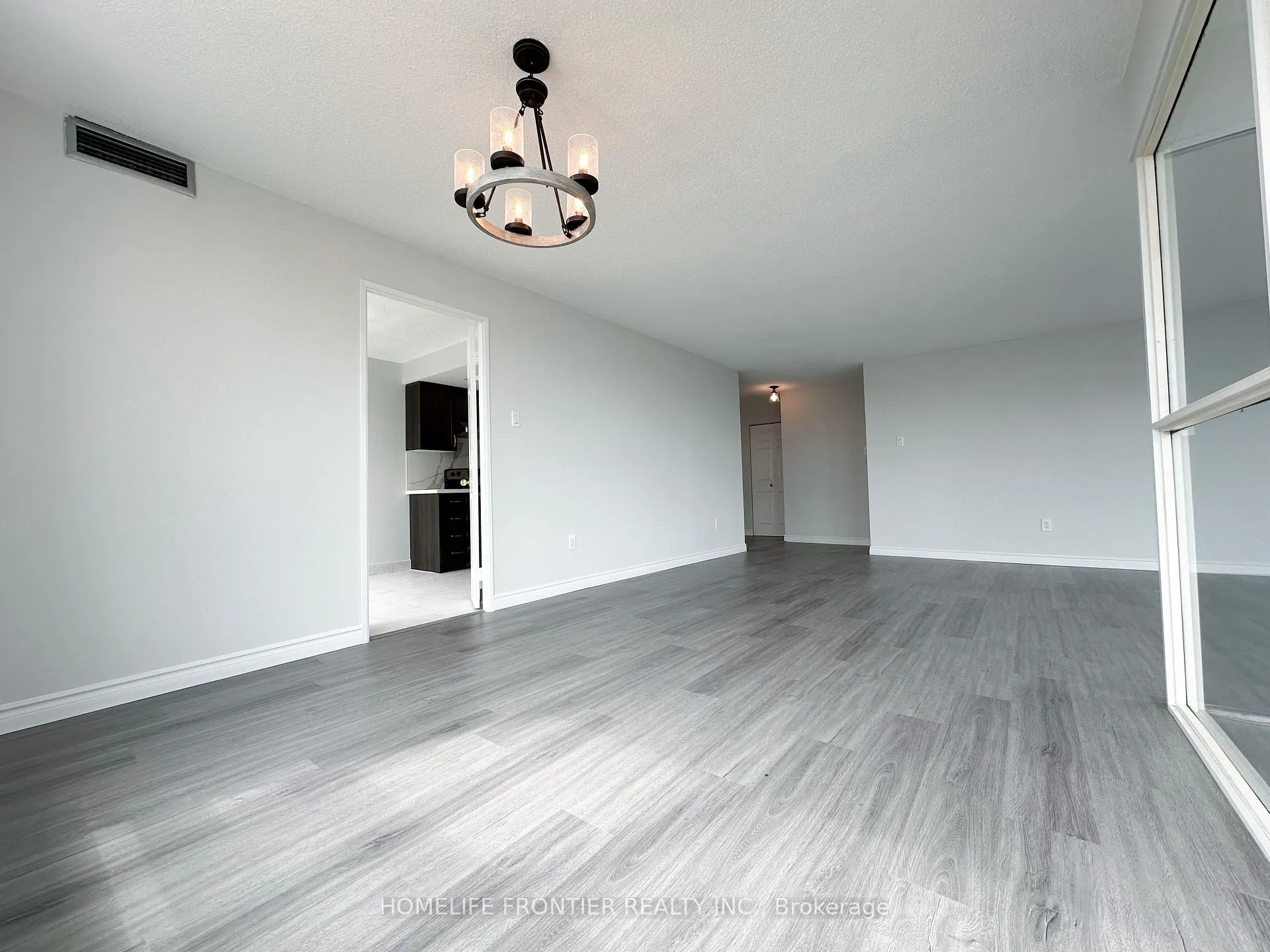 Photo 4 of Unit 504, 7825 Bayview Avenue, Markham, Aileen-Willowbrook — HOMEH