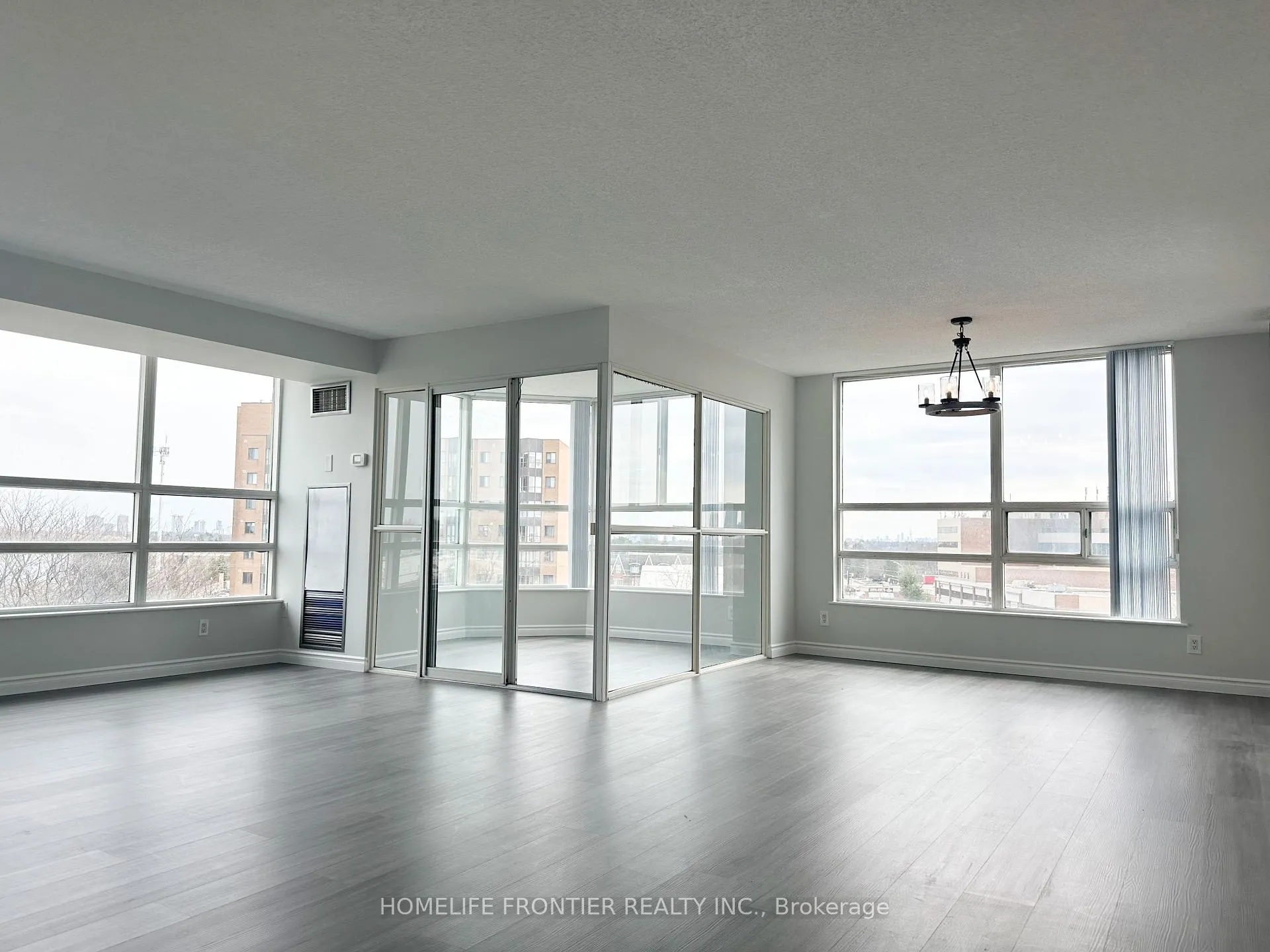 Photo 5 of Unit 504, 7825 Bayview Avenue, Markham, Aileen-Willowbrook — HOMEH