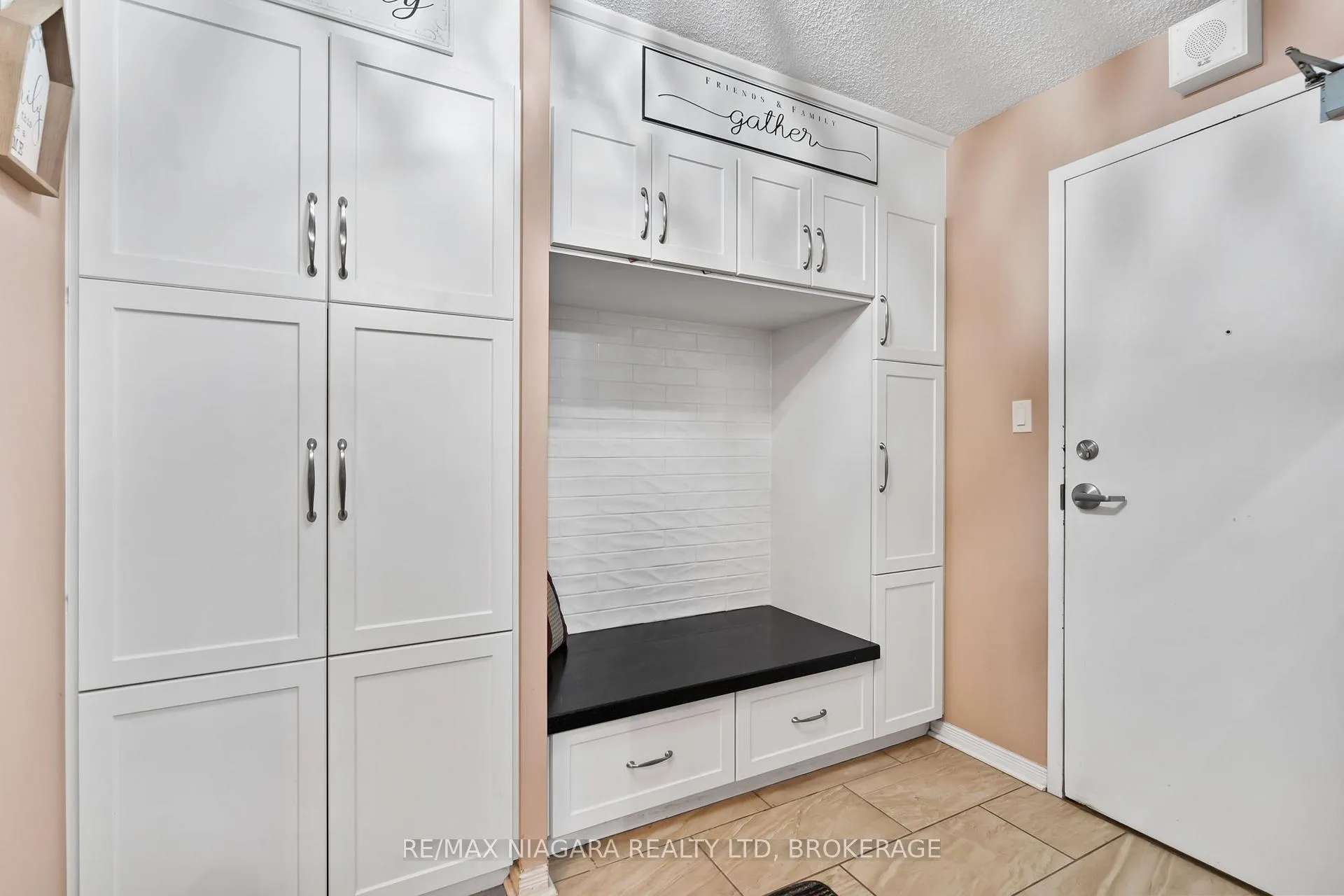 Photo 2 of Unit B5, 7 Gale Crescent, St. Catharines, Old Glenridge — HOMEH