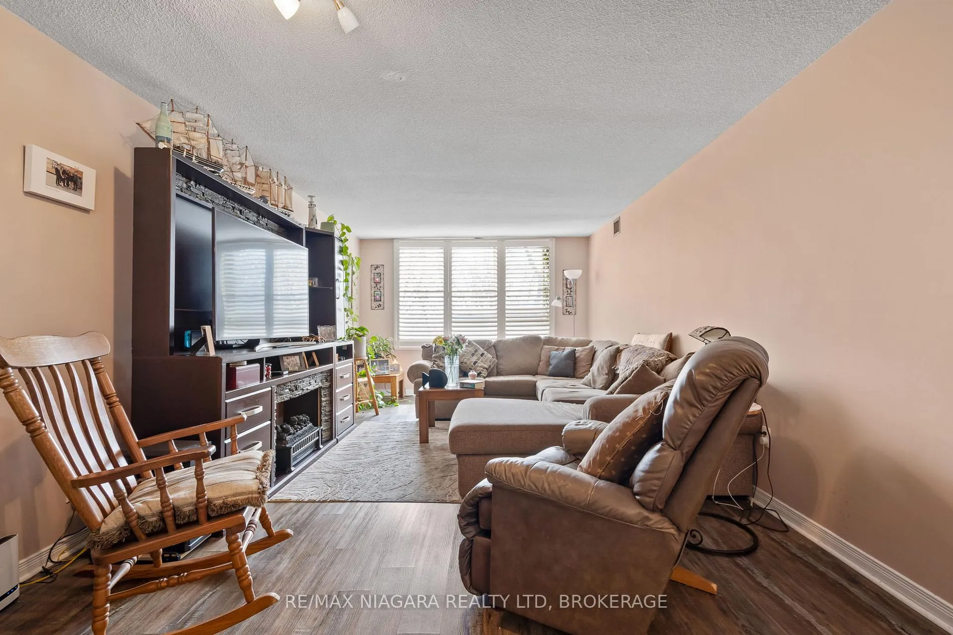 Photo 4 of Unit B5, 7 Gale Crescent, St. Catharines, Old Glenridge — HOMEH