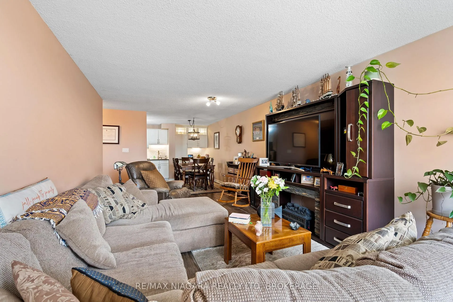 Photo 6 of Unit B5, 7 Gale Crescent, St. Catharines, Old Glenridge — HOMEH