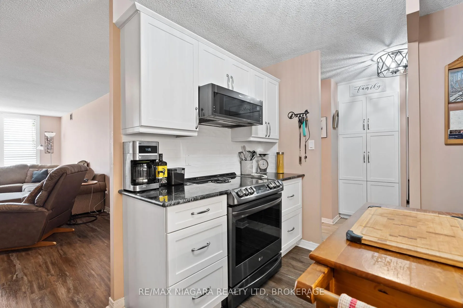 Photo 10 of Unit B5, 7 Gale Crescent, St. Catharines, Old Glenridge — HOMEH
