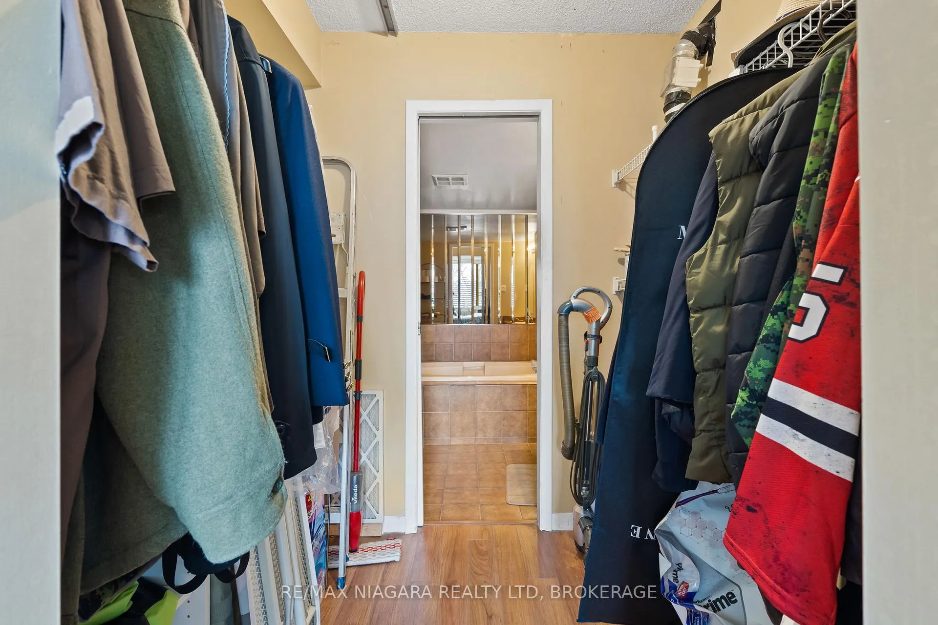 Photo 13 of Unit B5, 7 Gale Crescent, St. Catharines, Old Glenridge — HOMEH