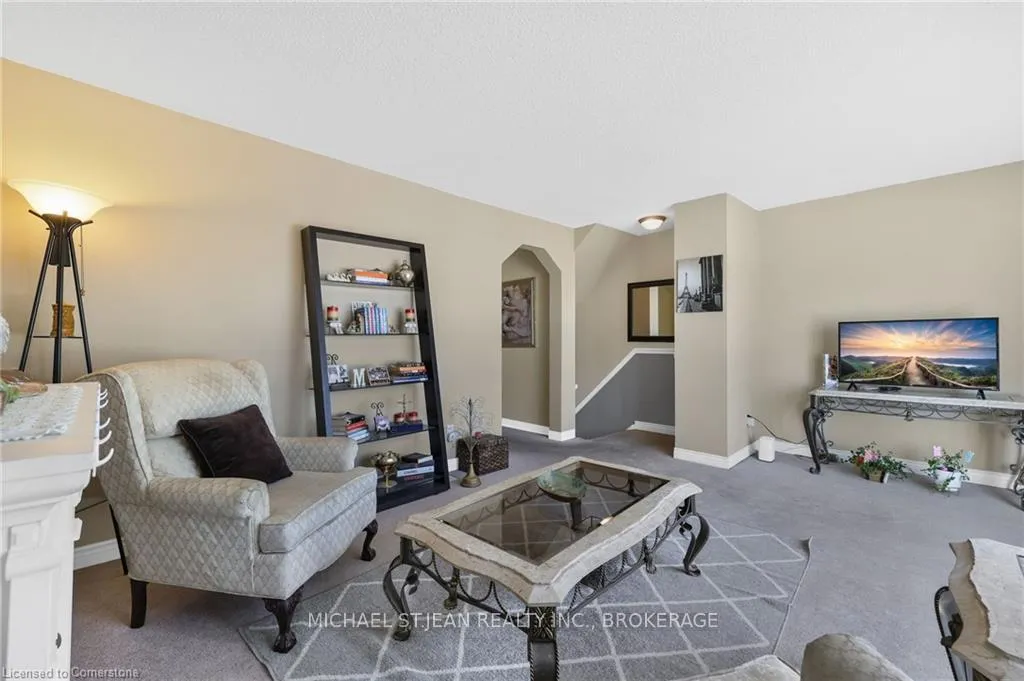 Photo 11 of Unit 32, 985 Limeridge Road E, Hamilton, Berrisfield — HOMEH