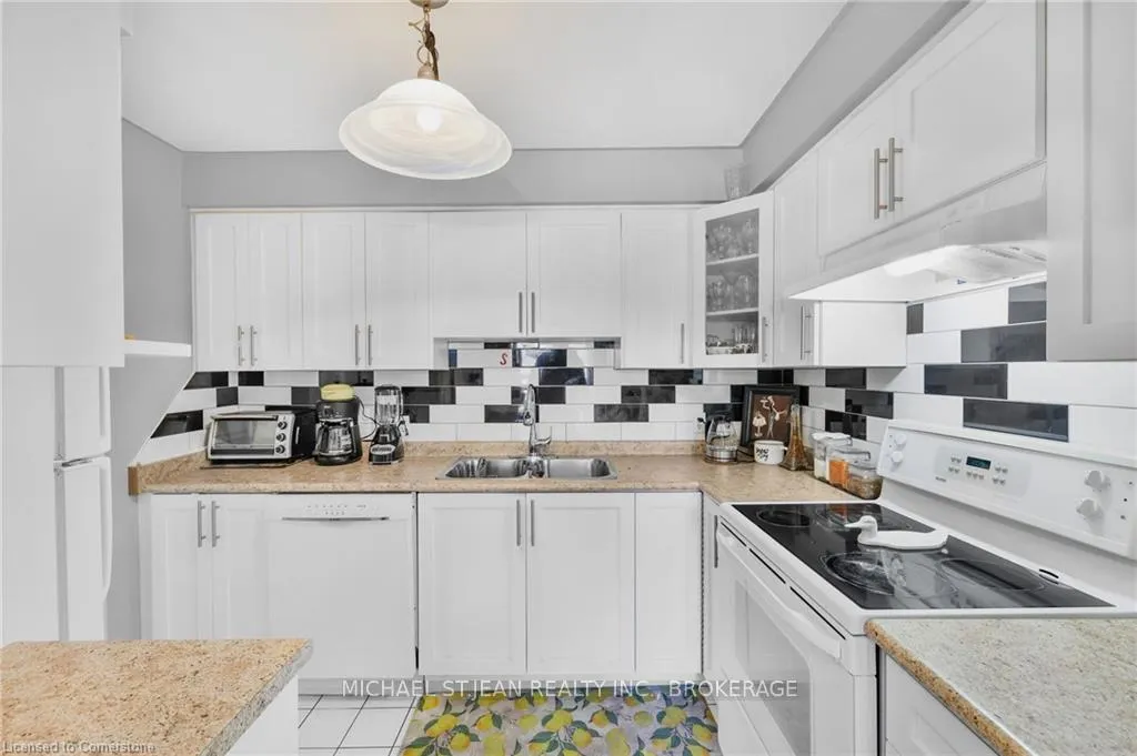 Photo 14 of Unit 32, 985 Limeridge Road E, Hamilton, Berrisfield — HOMEH