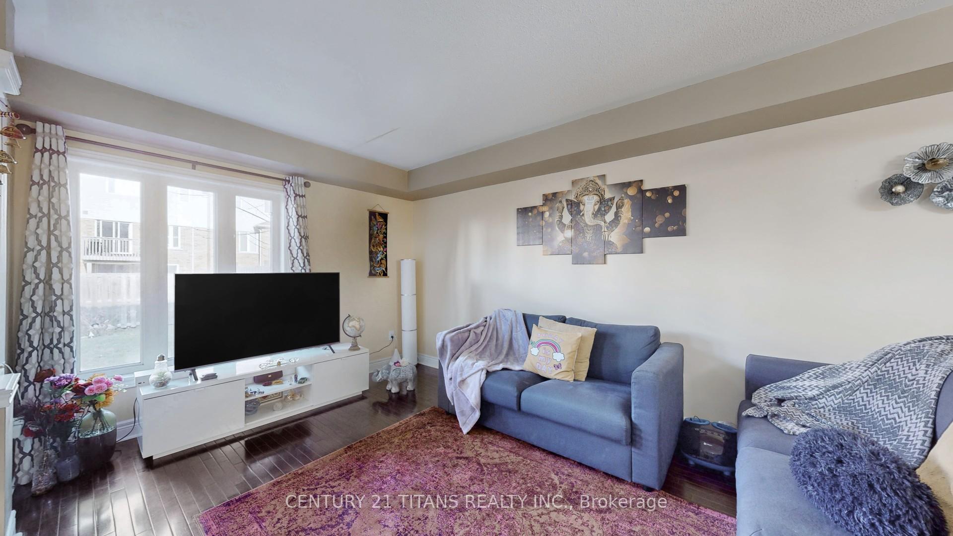 Photo 4 of 44 Dewell Crescent, Clarington, Courtice — HOMEH