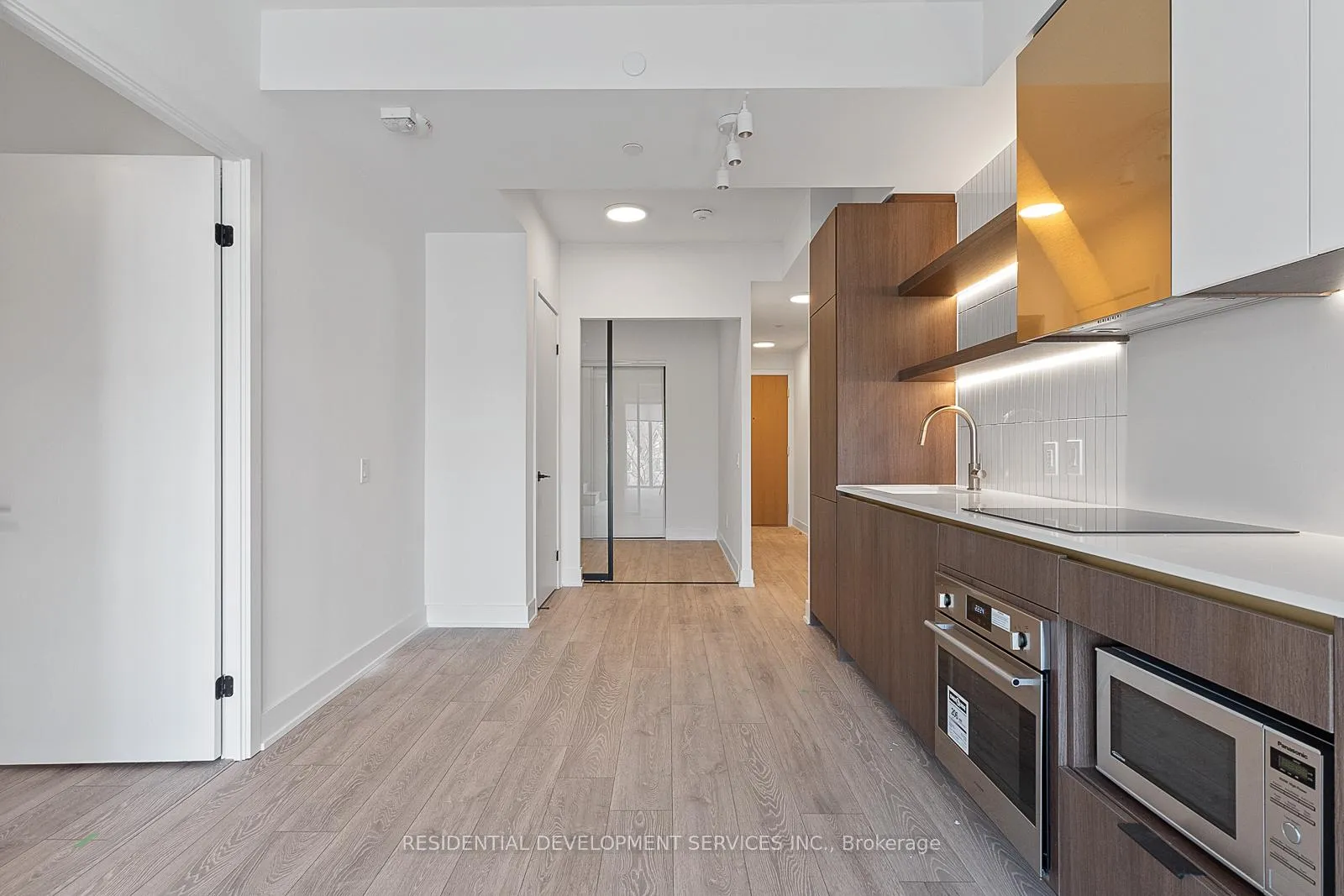 Photo 5 of Unit 309, 1285 Queen Street E, Toronto, Greenwood-Coxwell — HOMEH