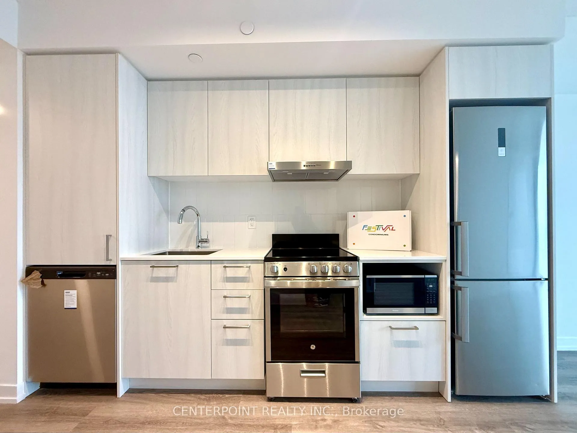 Photo 4 of Unit 3908, 195 Commerce Street, Vaughan, Vaughan Corporate Centre — HOMEH
