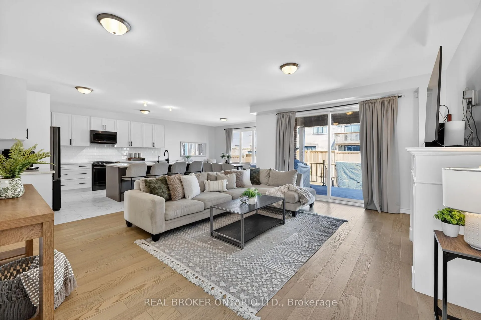 Photo 2 of 3021 Sierra Drive, Orillia — HOMEH