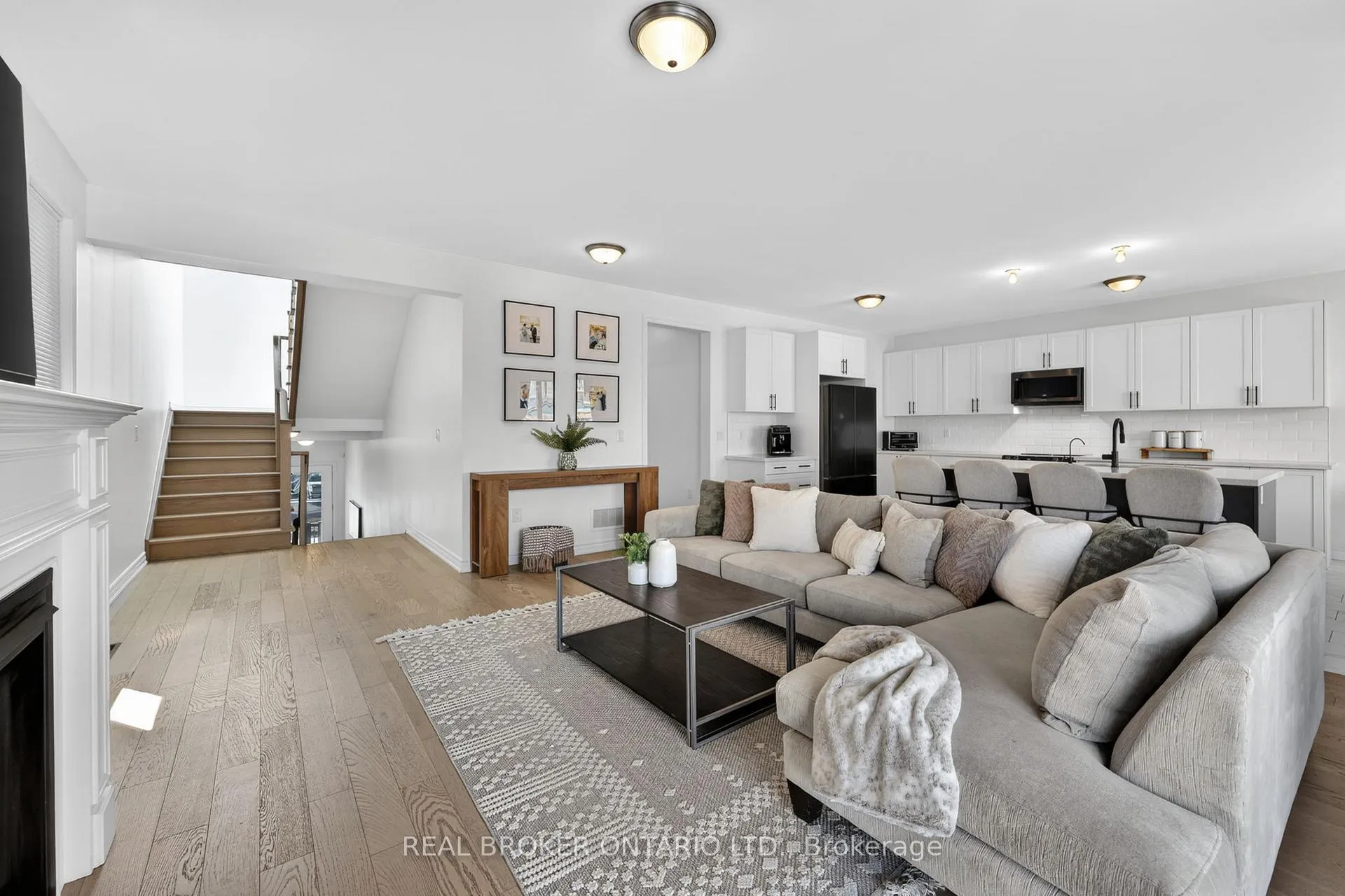 Photo 3 of 3021 Sierra Drive, Orillia — HOMEH