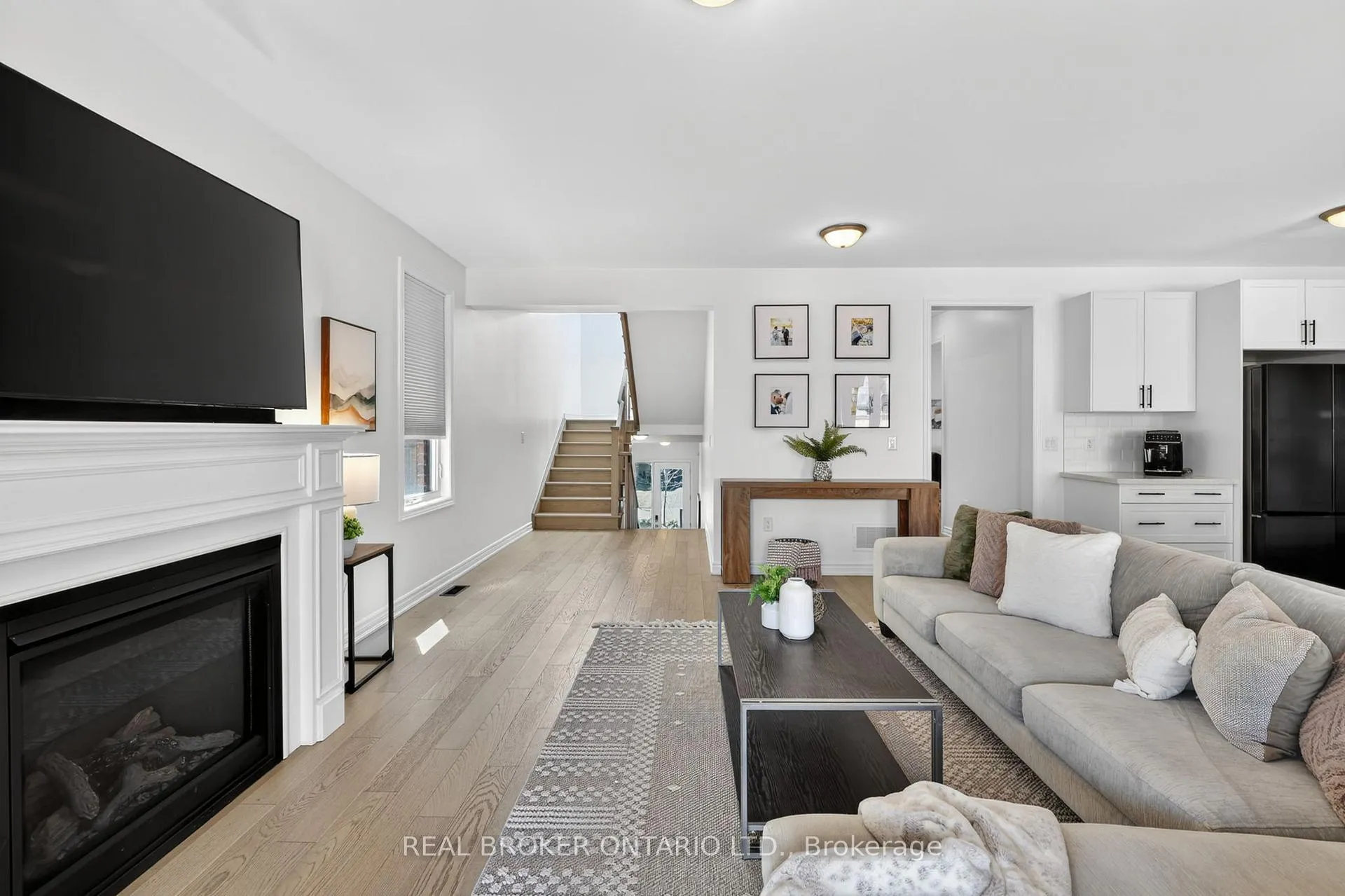 Photo 4 of 3021 Sierra Drive, Orillia — HOMEH
