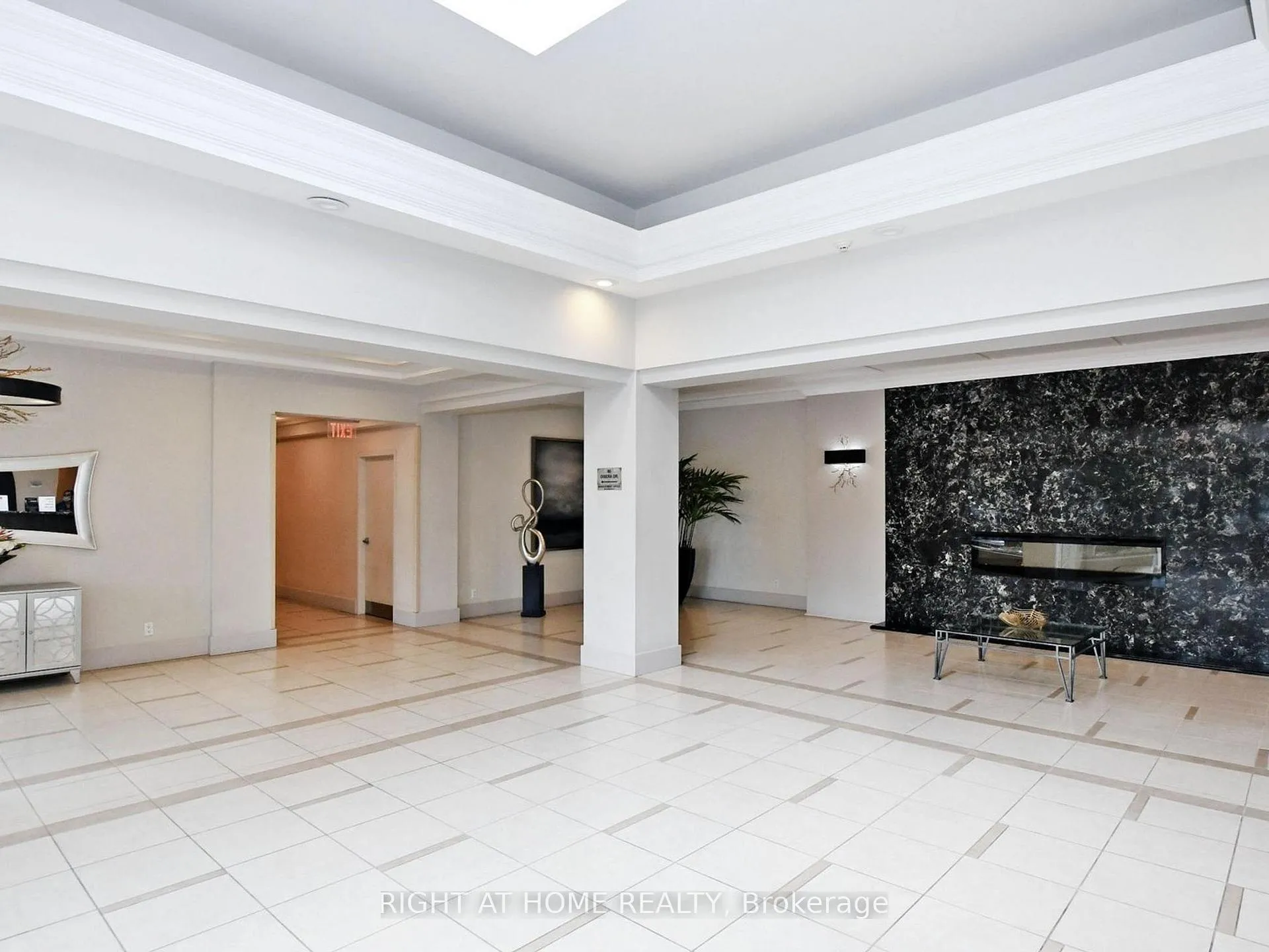 Photo 6 of Unit 105, 50 Disera Drive, Vaughan, Beverley Glen — HOMEH