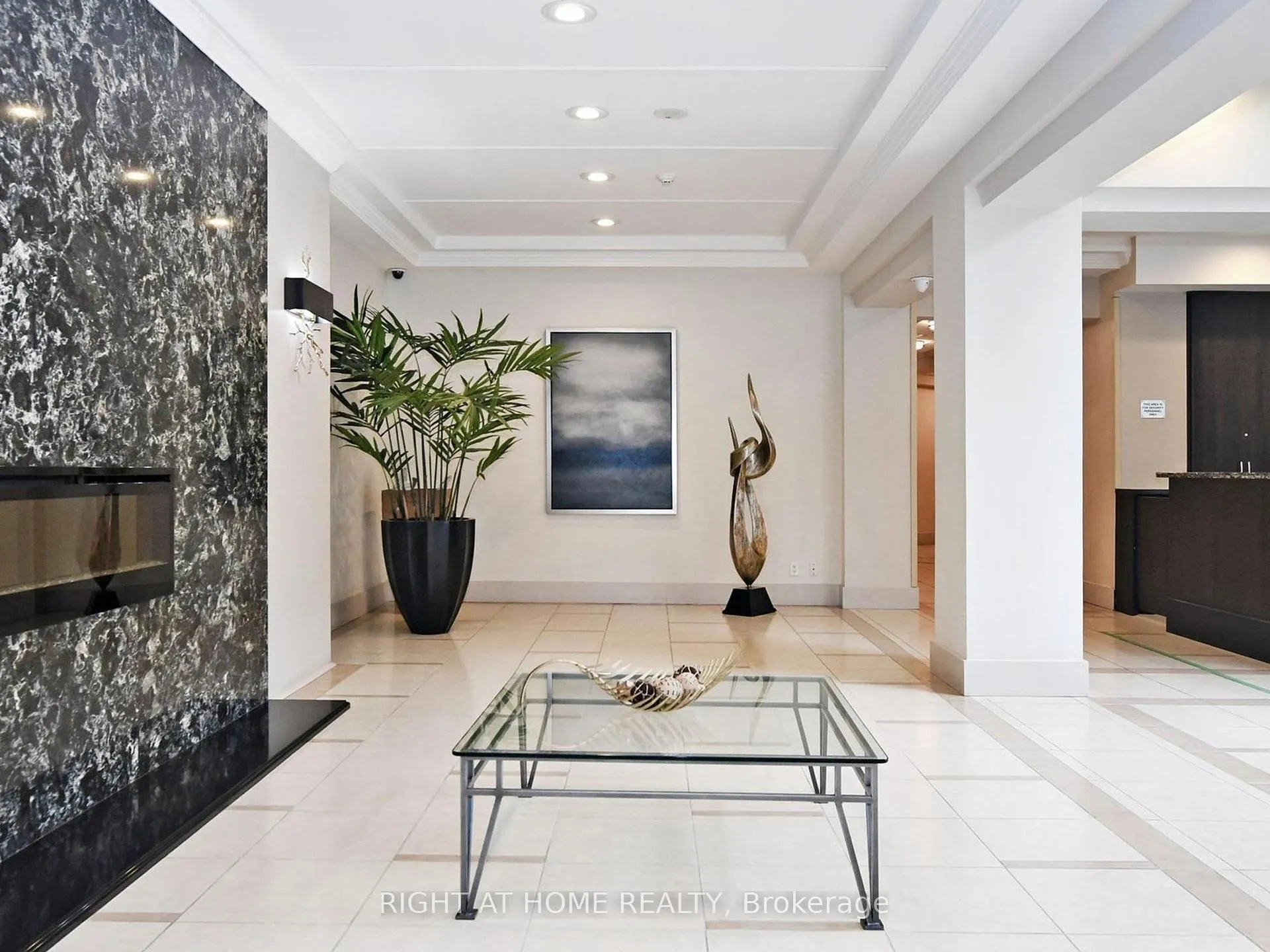 Photo 7 of Unit 105, 50 Disera Drive, Vaughan, Beverley Glen — HOMEH