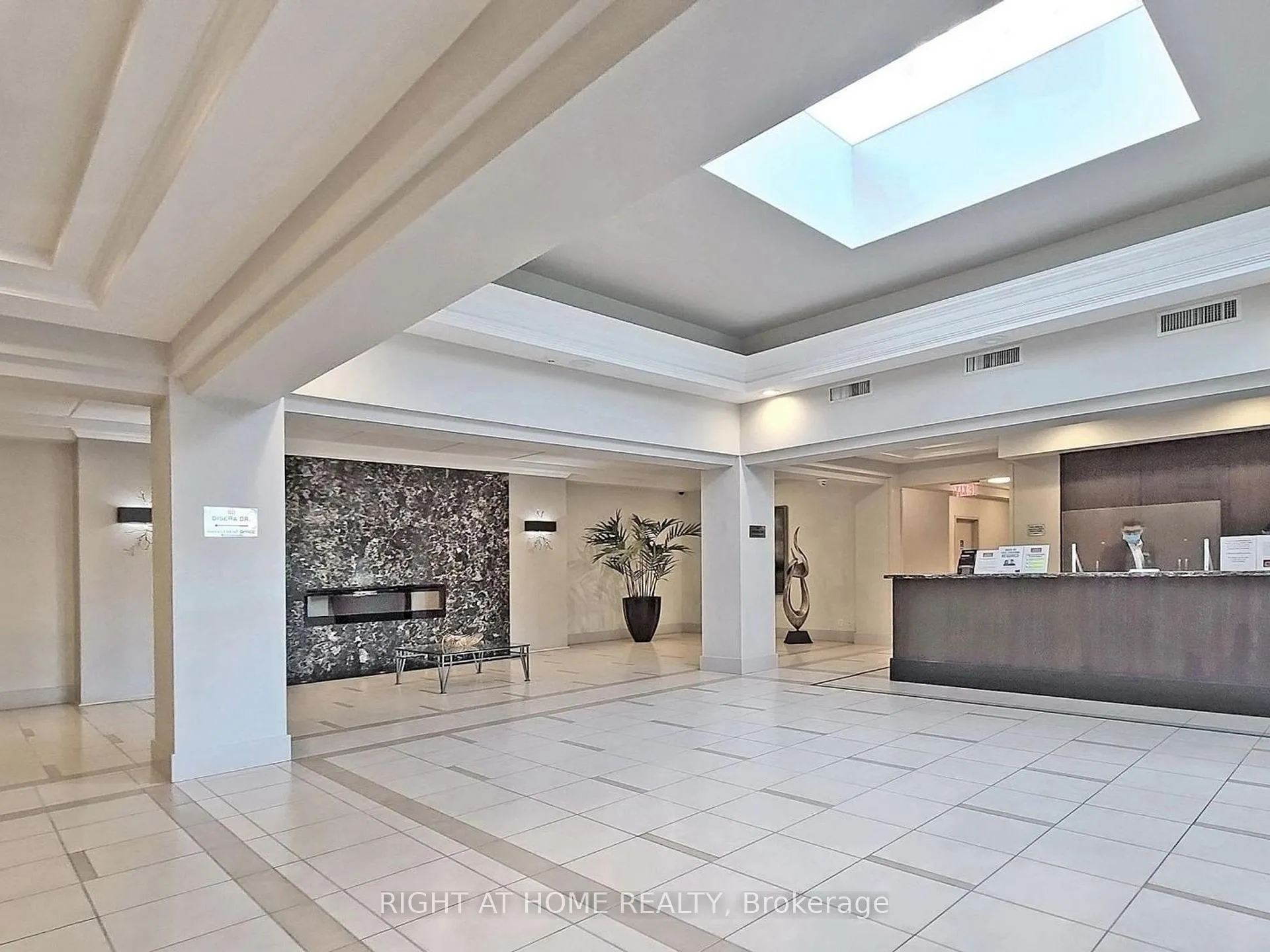 Photo 8 of Unit 105, 50 Disera Drive, Vaughan, Beverley Glen — HOMEH