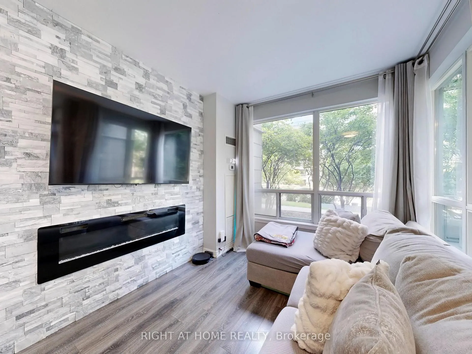 Photo 13 of Unit 105, 50 Disera Drive, Vaughan, Beverley Glen — HOMEH