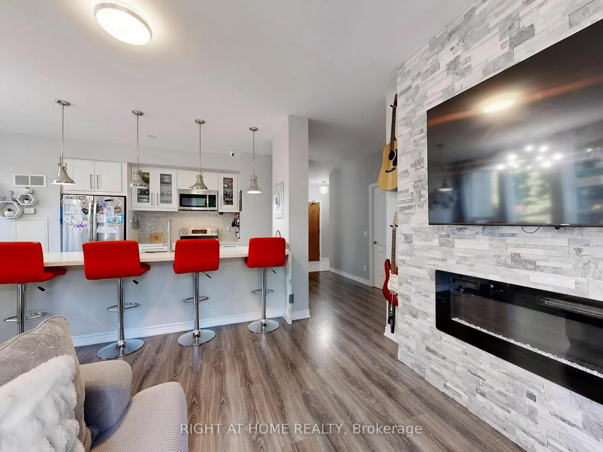Photo 15 of Unit 105, 50 Disera Drive, Vaughan, Beverley Glen — HOMEH