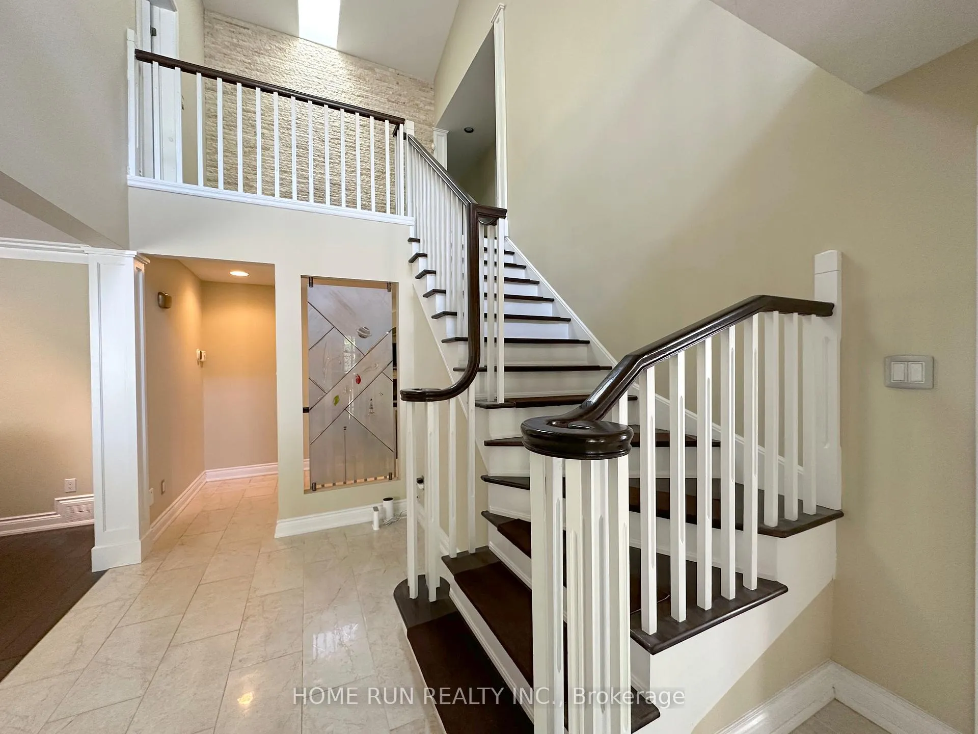 Photo 3 of 35 Blue Heron Court, Ottawa, Rockcliffe — HOMEH