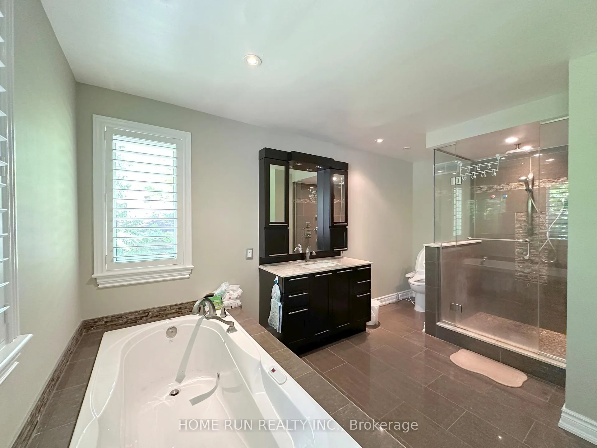 Photo 24 of 35 Blue Heron Court, Ottawa, Rockcliffe — HOMEH