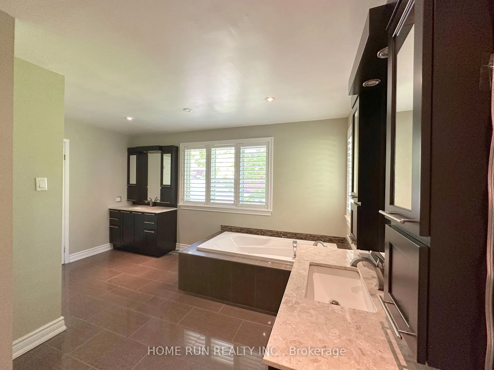 Photo 25 of 35 Blue Heron Court, Ottawa, Rockcliffe — HOMEH