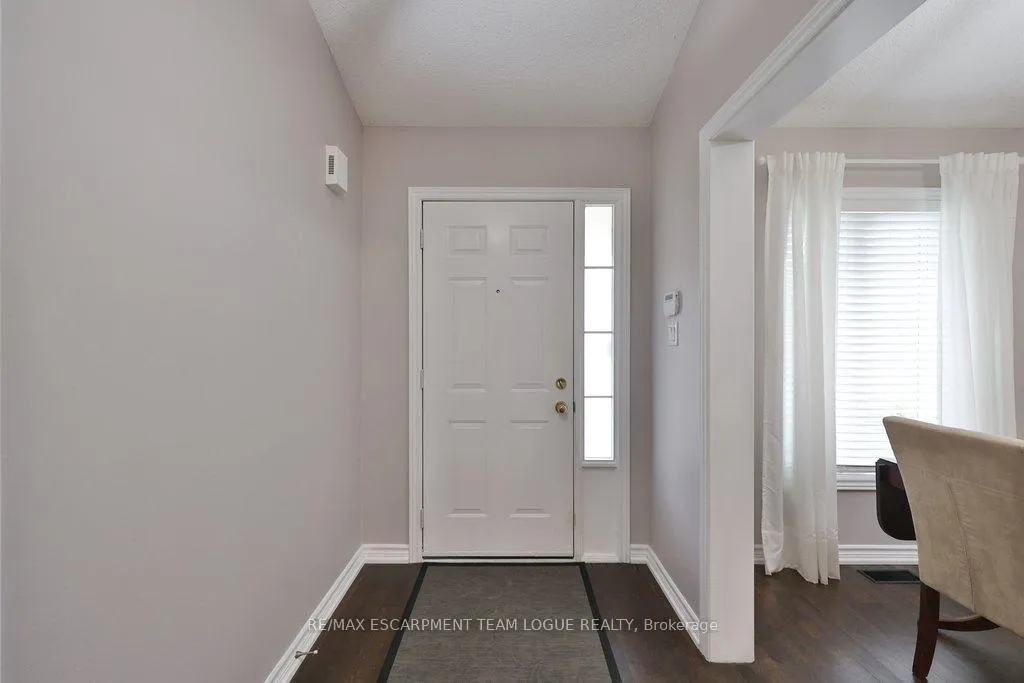 Photo 3 of 1323 Blanshard Drive, Burlington, Tansley — HOMEH
