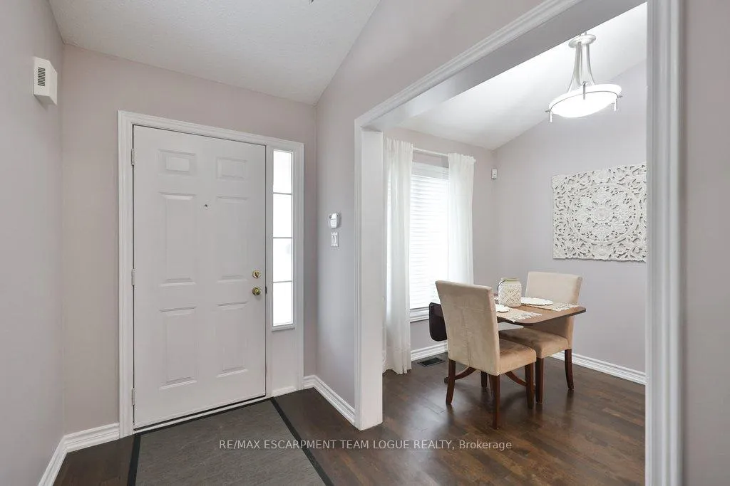 Photo 4 of 1323 Blanshard Drive, Burlington, Tansley — HOMEH