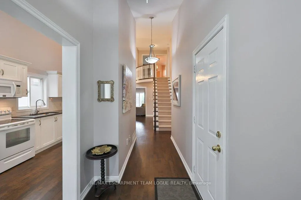 Photo 5 of 1323 Blanshard Drive, Burlington, Tansley — HOMEH