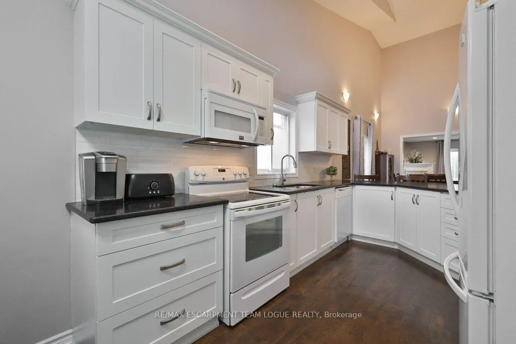 Photo 6 of 1323 Blanshard Drive, Burlington, Tansley — HOMEH