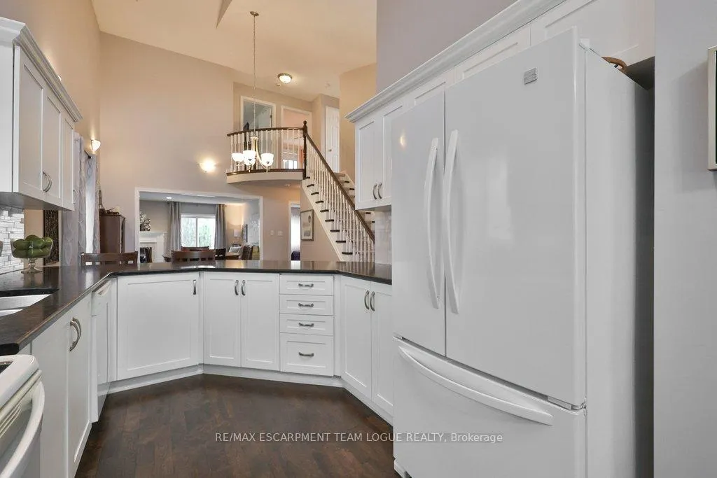 Photo 7 of 1323 Blanshard Drive, Burlington, Tansley — HOMEH