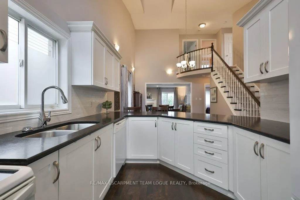 Photo 8 of 1323 Blanshard Drive, Burlington, Tansley — HOMEH