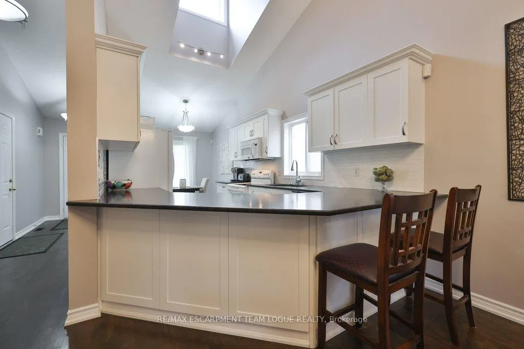 Photo 9 of 1323 Blanshard Drive, Burlington, Tansley — HOMEH