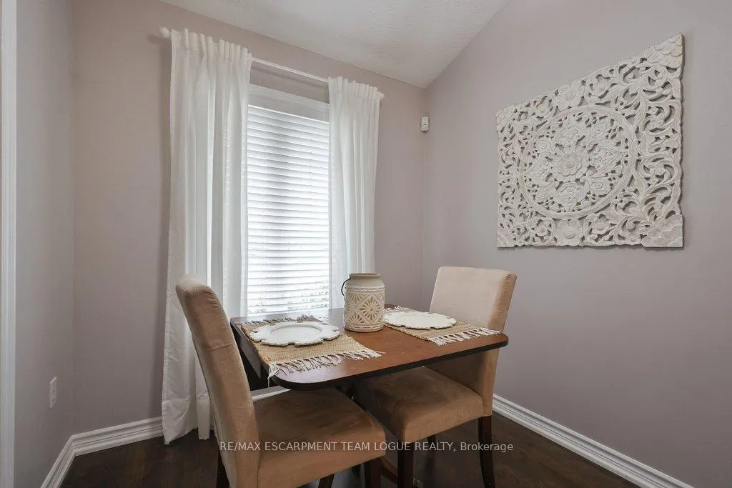 Photo 10 of 1323 Blanshard Drive, Burlington, Tansley — HOMEH