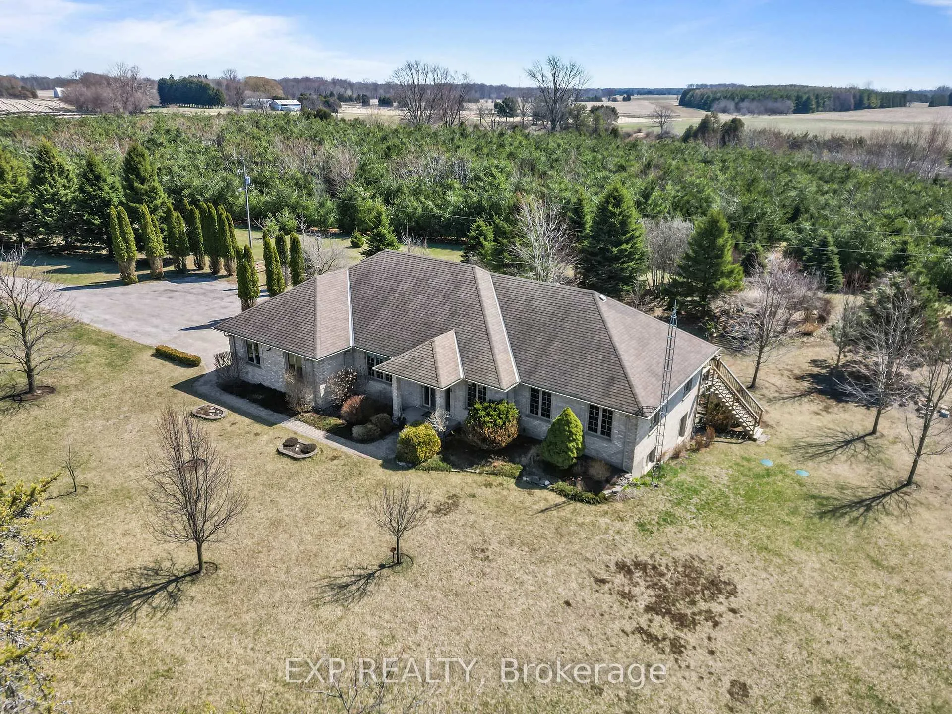 Photo 2 of 8371 Hickory Drive, Strathroy-Caradoc, Rural Strathroy-Caradoc — HOMEH