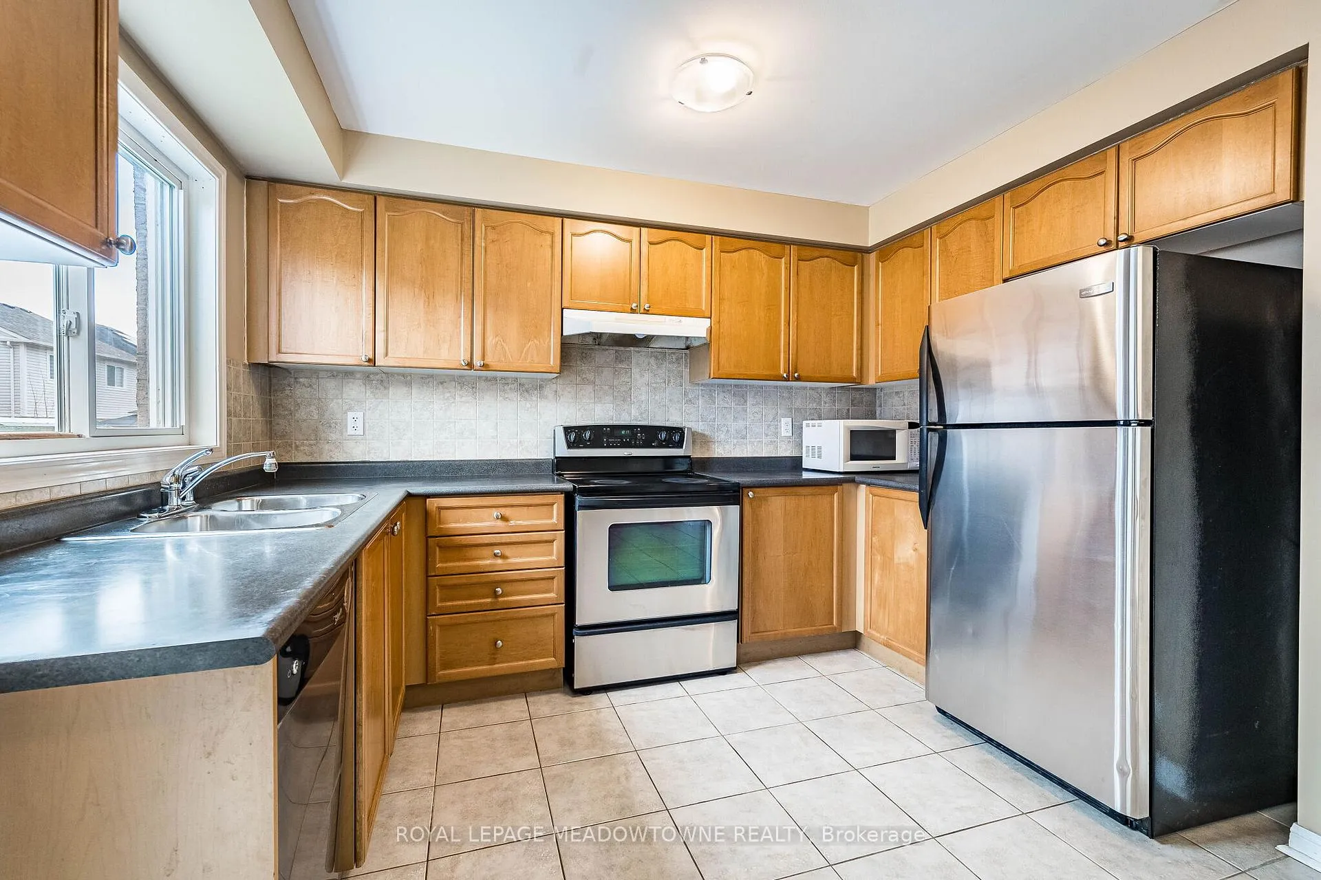 Photo 23 of 33 Sugarhill Drive, Brampton, Fletcher's Meadow — HOMEH