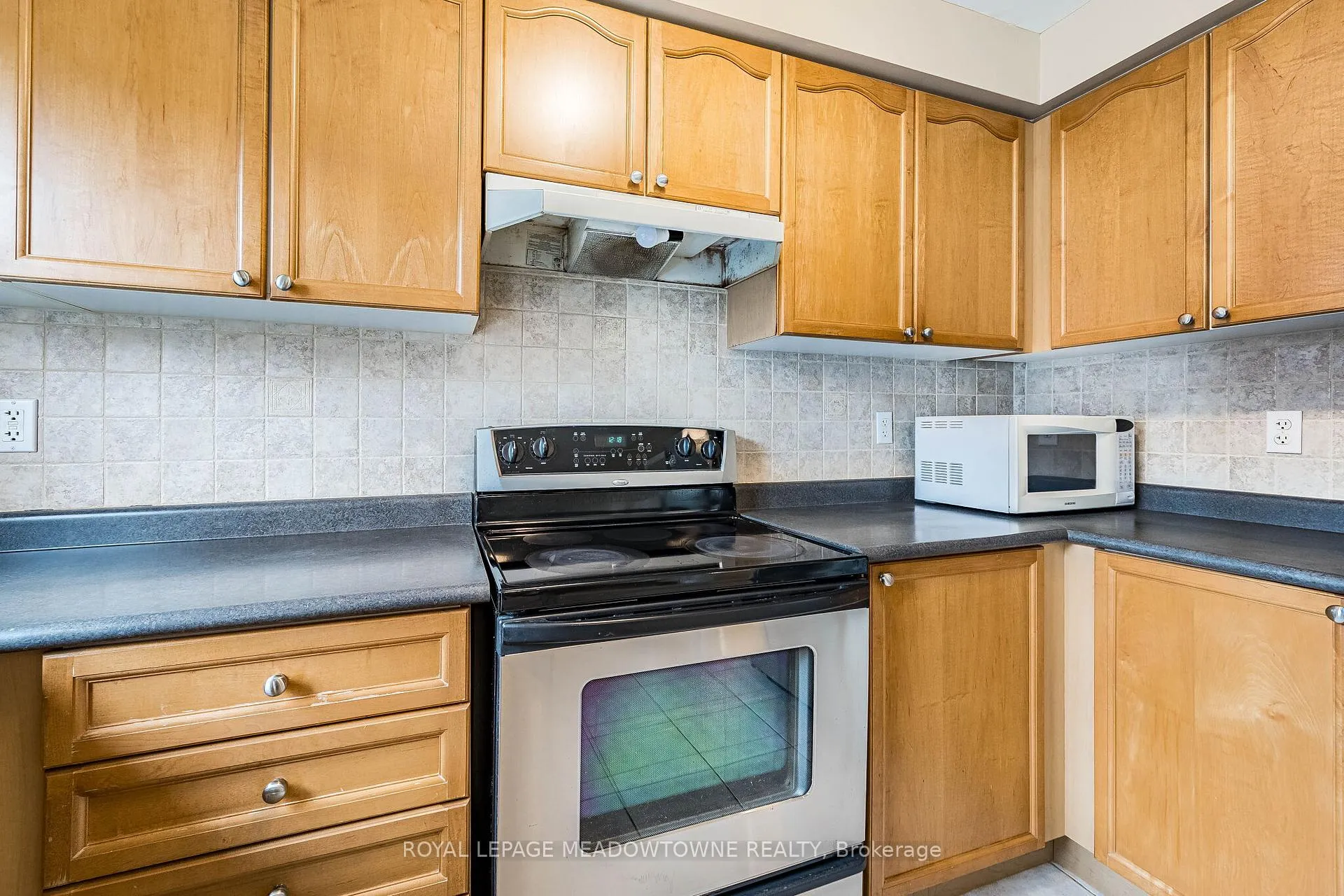 Photo 24 of 33 Sugarhill Drive, Brampton, Fletcher's Meadow — HOMEH