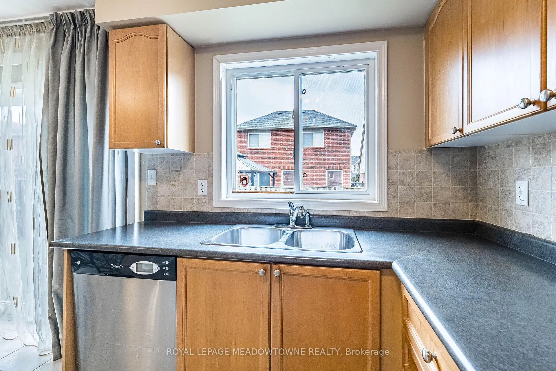 Photo 26 of 33 Sugarhill Drive, Brampton, Fletcher's Meadow — HOMEH