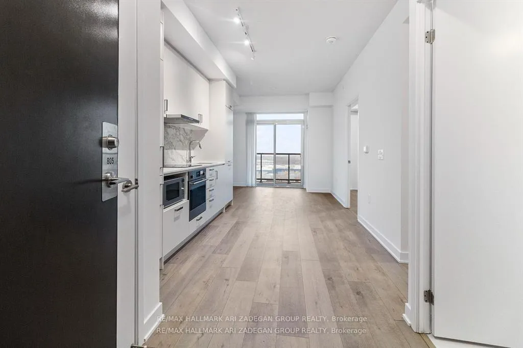 Photo 6 of Unit 805, 60 Honeycrisp Crescent, Vaughan, Vaughan Corporate Centre — HOMEH