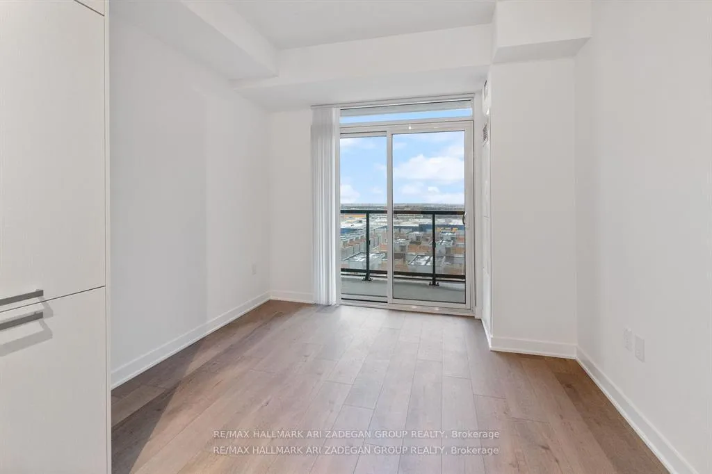 Photo 8 of Unit 805, 60 Honeycrisp Crescent, Vaughan, Vaughan Corporate Centre — HOMEH