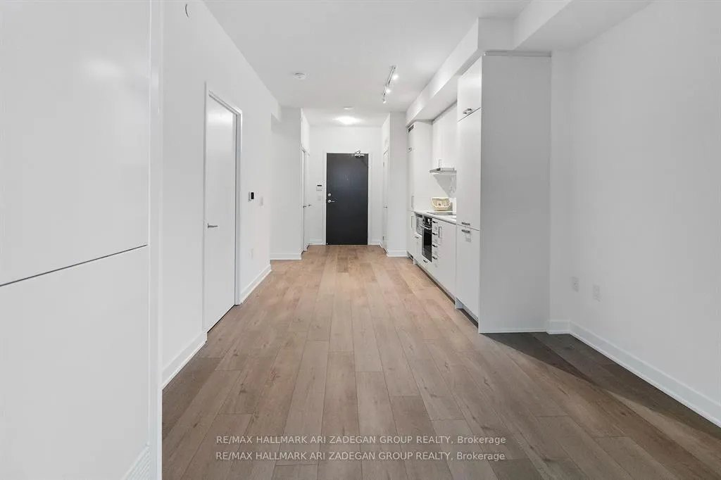 Photo 9 of Unit 805, 60 Honeycrisp Crescent, Vaughan, Vaughan Corporate Centre — HOMEH