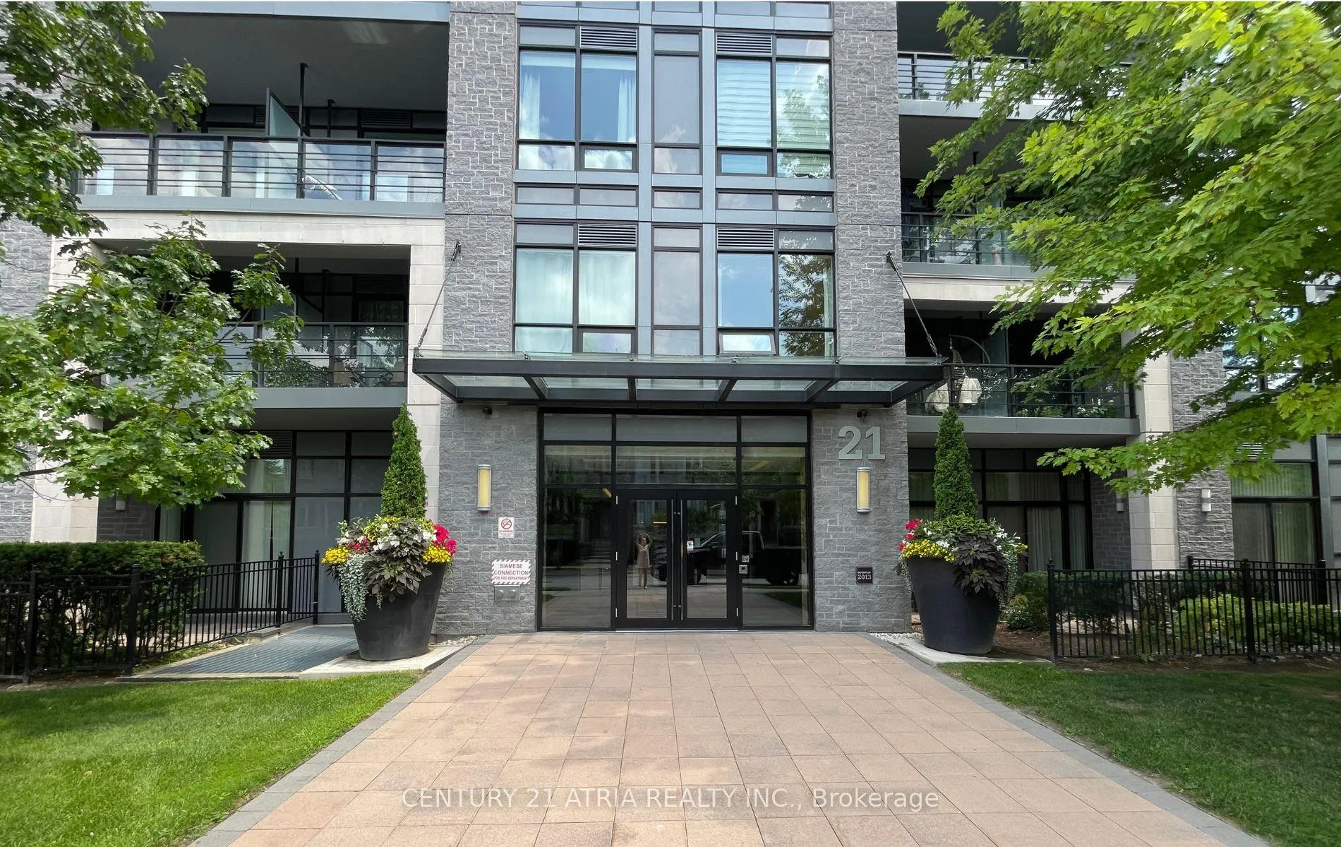 Front of Unit 201, 21 Clairtrell Road