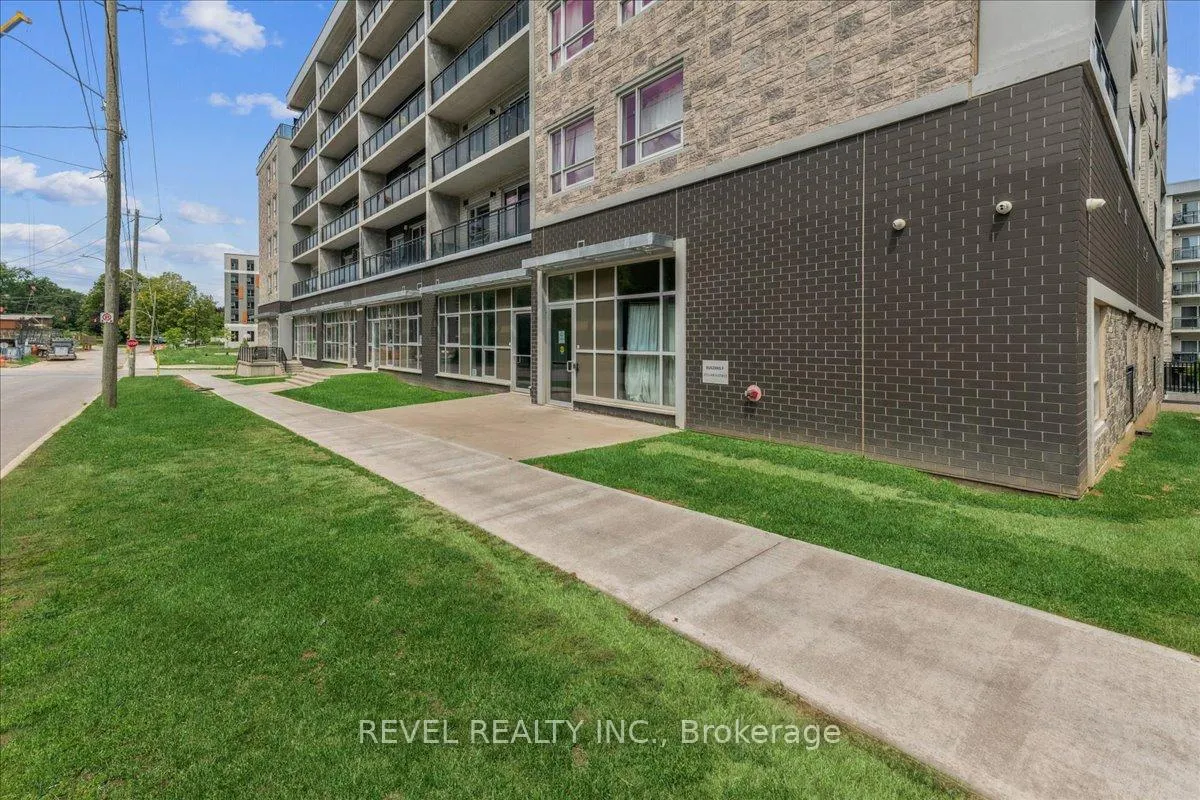Front of Unit F313, 275 Larch Street