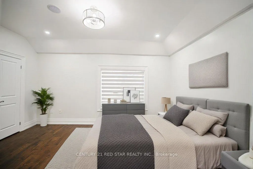Photo 7 of 164 Elmhurst Drive, Etobicoke, Rexdale-Kipling — HOMEH