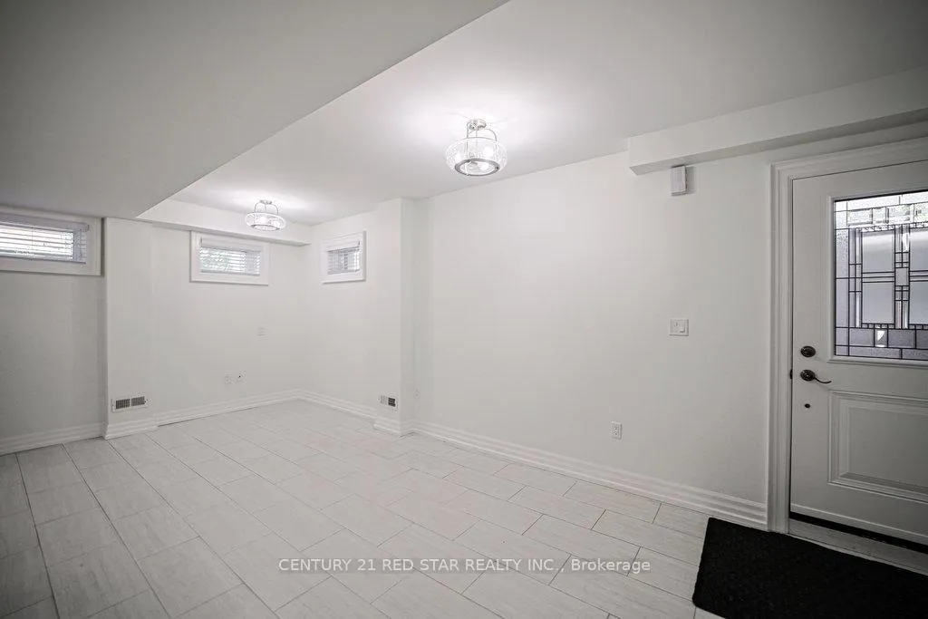 Photo 32 of 164 Elmhurst Drive, Etobicoke, Rexdale-Kipling — HOMEH