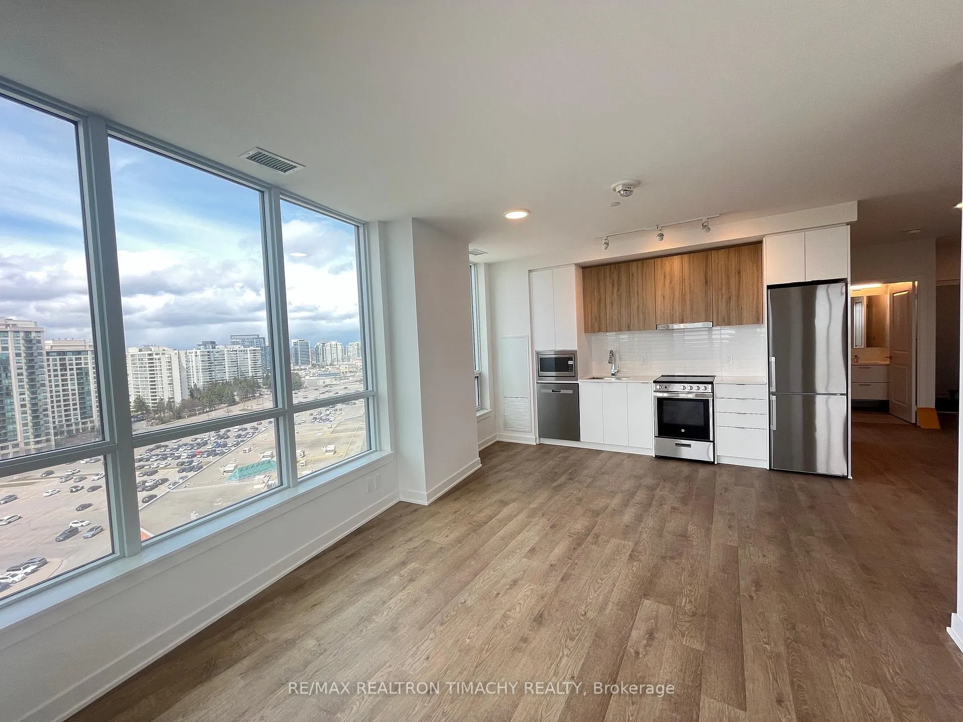 Photo 10 of Unit 1205, 30 Upper Mall Way, Vaughan, Brownridge — HOMEH