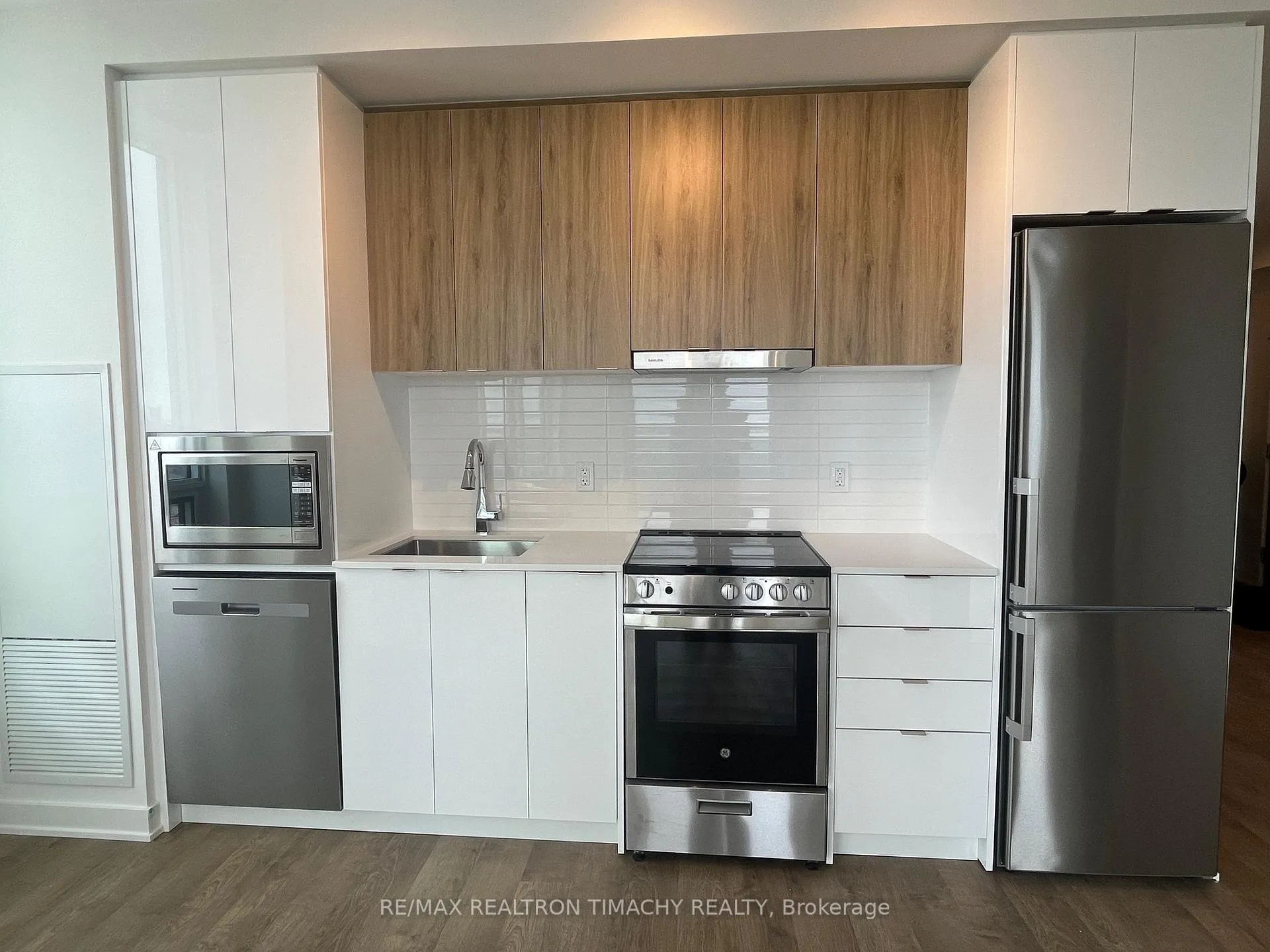 Photo 12 of Unit 1205, 30 Upper Mall Way, Vaughan, Brownridge — HOMEH
