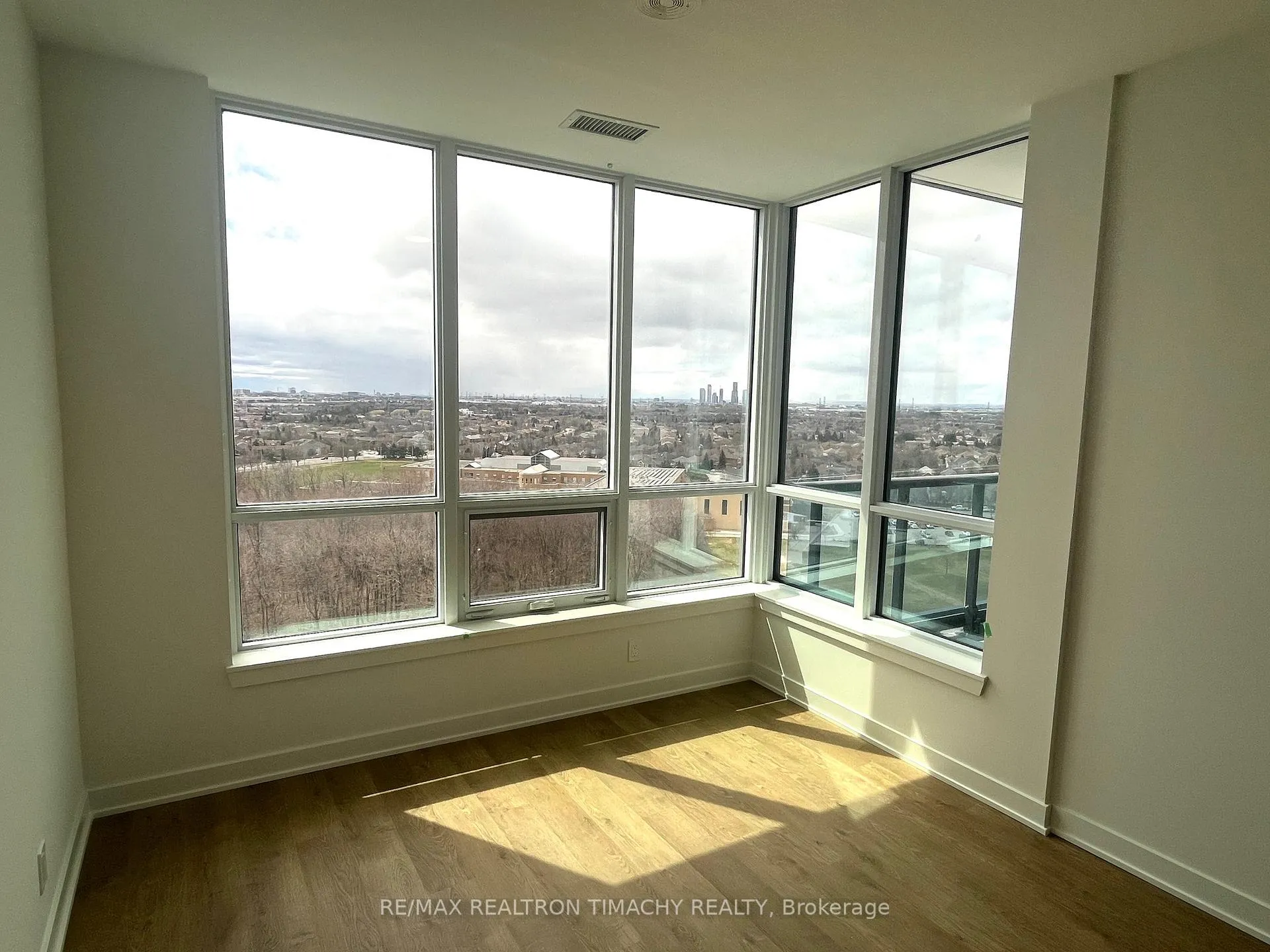 Photo 15 of Unit 1205, 30 Upper Mall Way, Vaughan, Brownridge — HOMEH