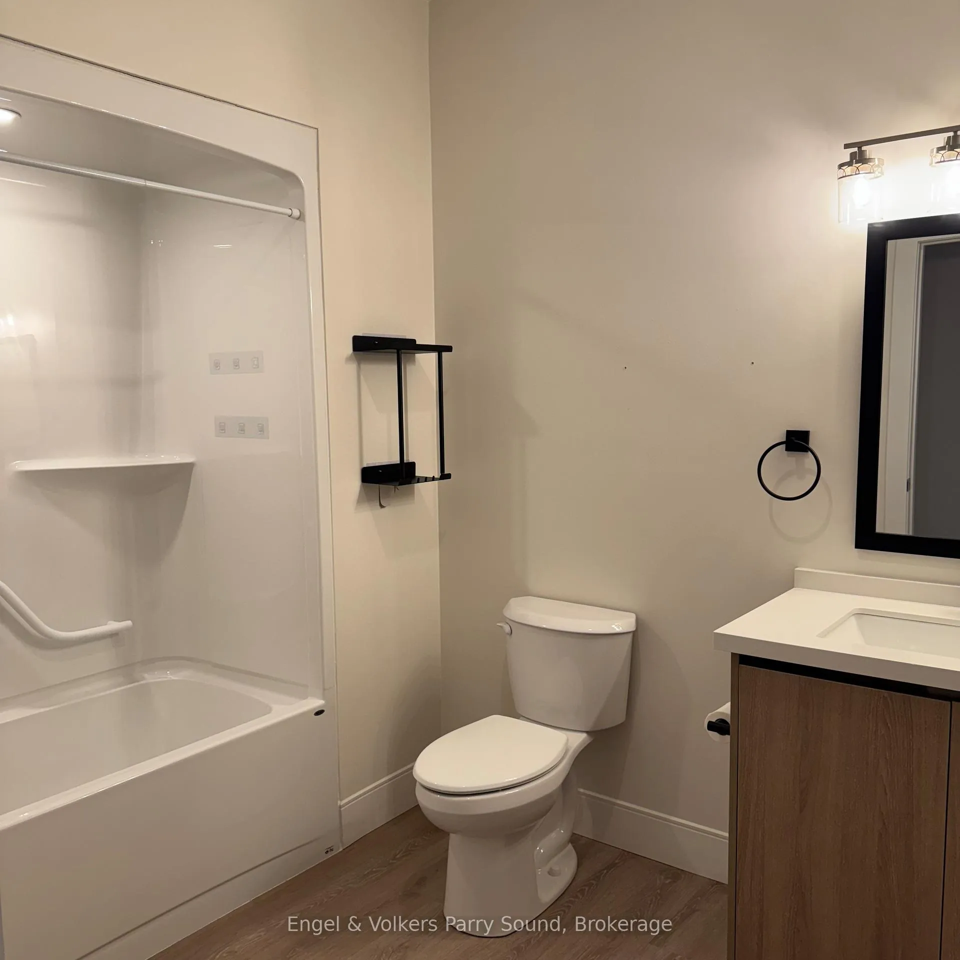 Photo 7 of Unit 204, 410 First Street N, Gravenhurst, Wood (Gravenhurst) — HOMEH