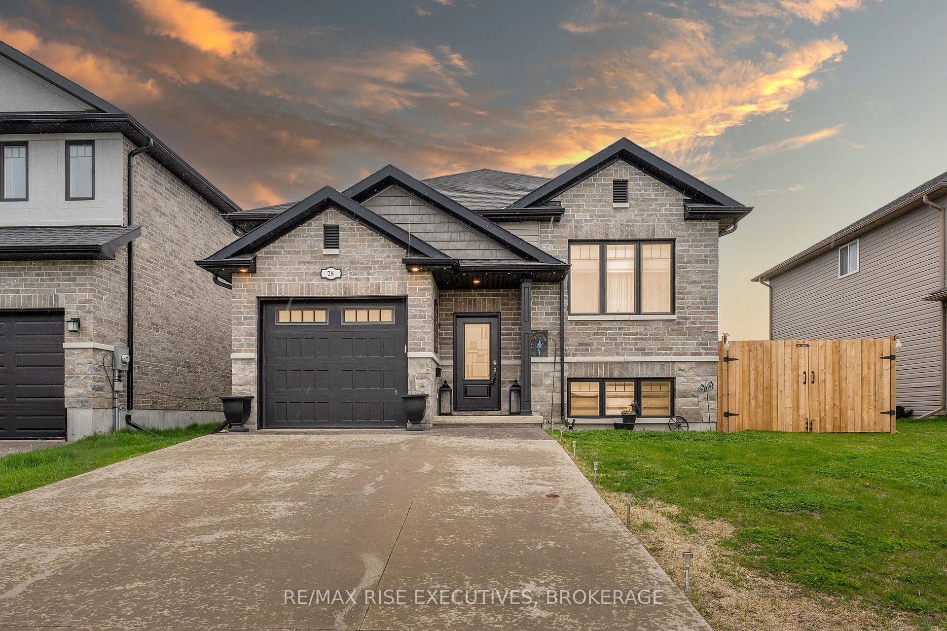 Photo 1 of 28 Walnut Crescent, Belleville, Thurlow Ward — HOMEH